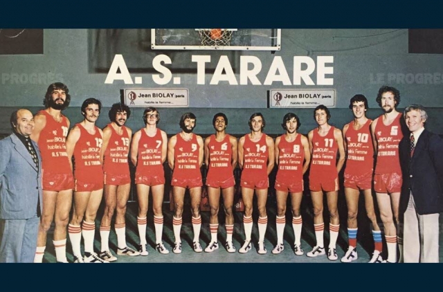 La formazione dell'AS Tarare con cui Brosterhous ha vinto il campionato N2 francese nel 1976/77 (dal sito leprogres.fr)