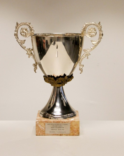 L'ultima Coppa Intercontinentale-Trofeo W.Jones della storia; la conquista l'Olimpia Milano nell'edizione 1987 al PalaTrussardi (foto pubblicata per gentile concessione della società Pallacanestro Olimpia Milano S.S.R.L.)