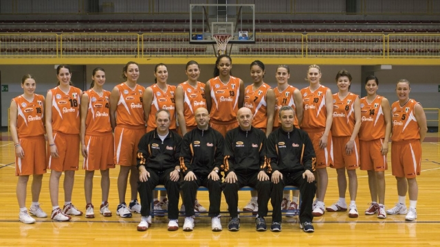 Famila Schio - campione d'Italia 2005/06 con coach Fabio Fossati; la formazione: Ciampoli, Cintia dos Santos, Consolini, Donaphin, Grubin, Lasciala, Masciadri, Moro, Pizzolato, Pozzan, Ramon, Rezoagli, Taylor, Zambon, Zampella. (foto familabasket.it)
