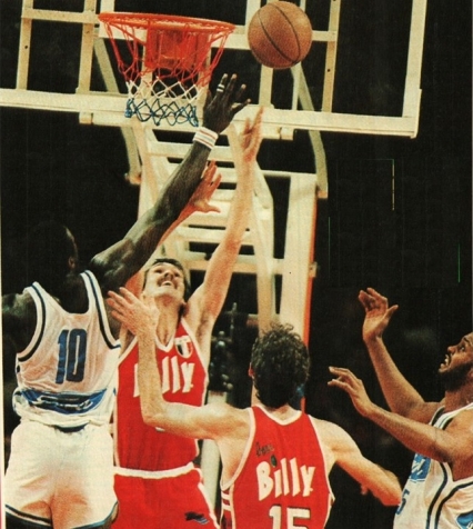 D'Antoni contro Brewer nella finale di Coppa Campioni a Grenoble il 24 marzo 1983