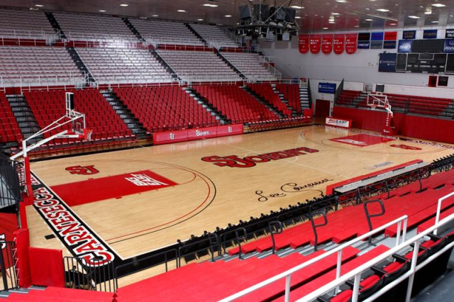 Un'immagine della Lou Carnesecca Arena alla St.John's University di New York (fonte ArtKenney)