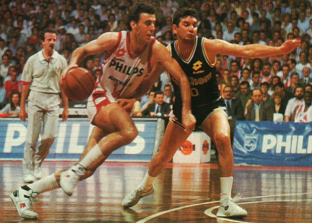 Piero Montecchi contro Fantozzi in Gara-2 della Finale Scudetto il 20 maggio 1989 al PalaTrussardi