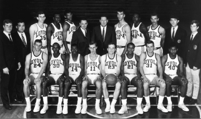 Jim Tillman (42) al suo ultimo anno alla Loyola University nella stagione 1967/68